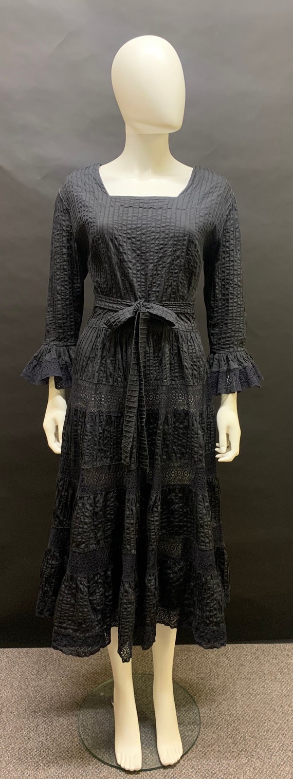 Gorgeous volup 70’s prairie dress