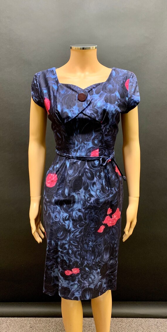 Stunning 50’s wiggle dress