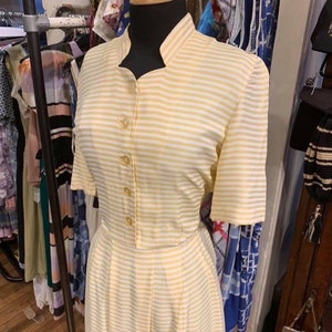 Beautiful 1940s day dress image 4