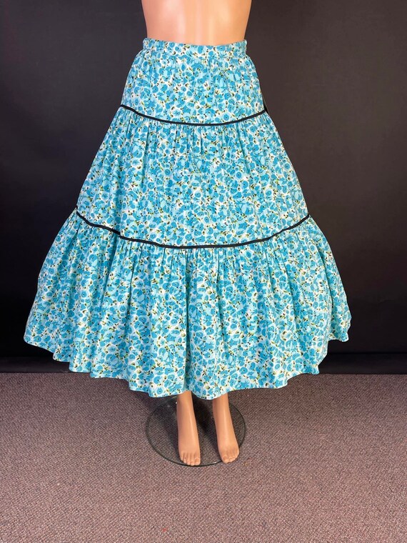 1950’s  blues / white floral summer cotton skirt … - image 2