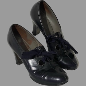 Really cute 1930’s leather pumps (approx uk size 3.5)