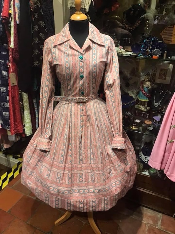 Beautiful 1950s day dress