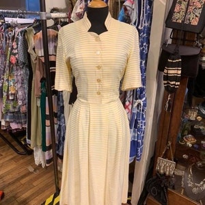 Beautiful 1940s day dress image 2