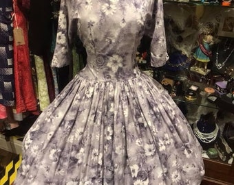 Really pretty 1950’s summer cotton full skirt day dress