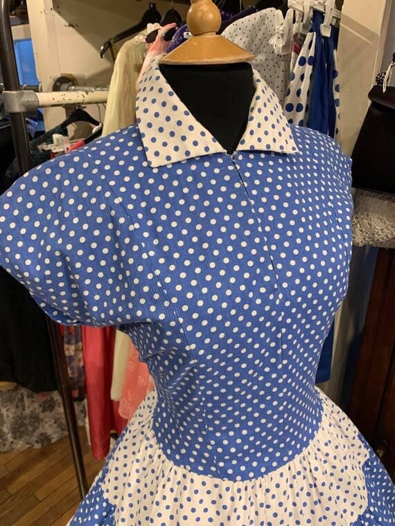 Super cute dotty 1950’s "Cynthia" cotton blue/whi… - image 6