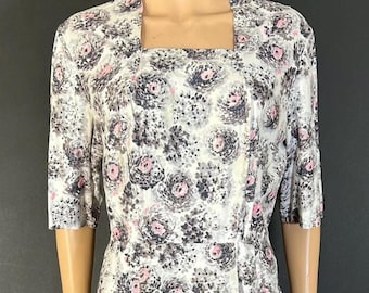 1940s Baumwoll-Tageskleid, Blumenmuster, Volup (46-Zoll-Büste)