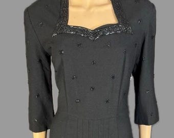 Beautiful 1940s winter weight dress with lovely beadwork (Bust 40 inches)