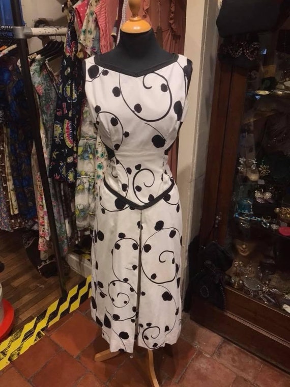 Stunning 1950s cut out cotton dress - image 2