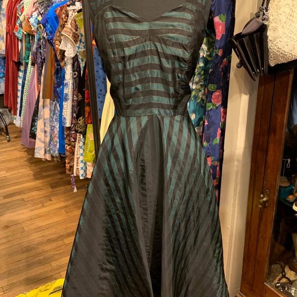 Beautiful 1940’s striped taffeta full skirt party dance cocktail dress