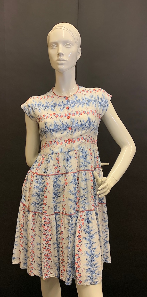 Beautiful 1940s cotton day dress