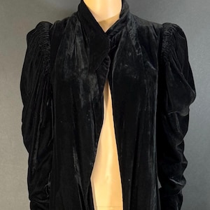 Superbe manteau du soir en velours panné des années 30