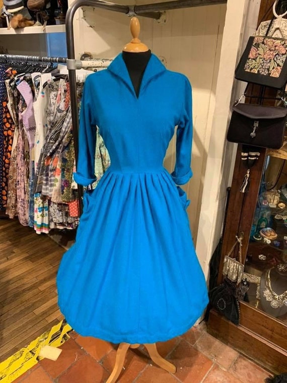 Lovely winter weight 1950s day dress