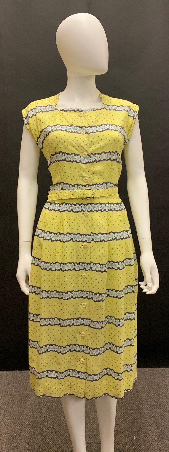 Pretty 1940s cotton dress