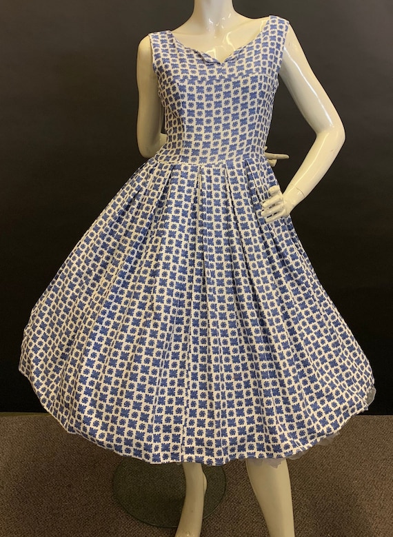 1950’s blue/white geometric pattern full skirt co… - image 3