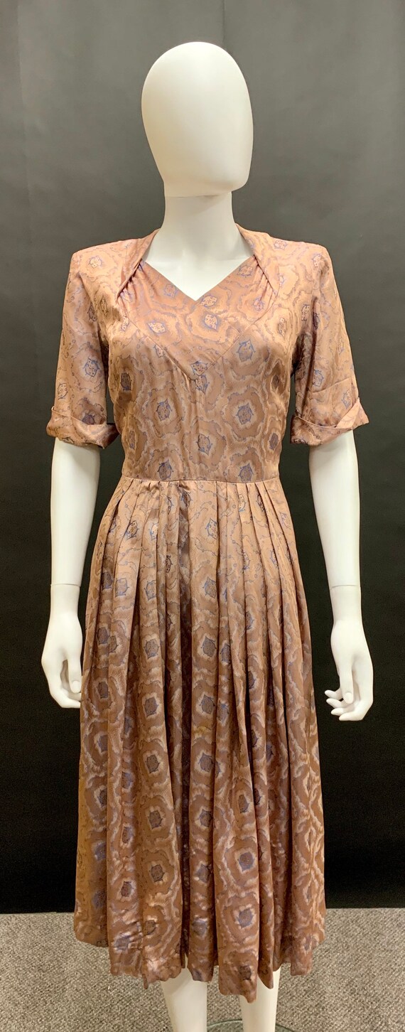 Stunning volup 1940’s brocade dress