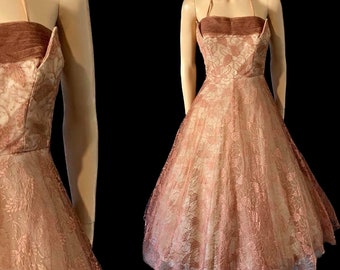Really pretty early 1950’s lace dress by 'London Town'