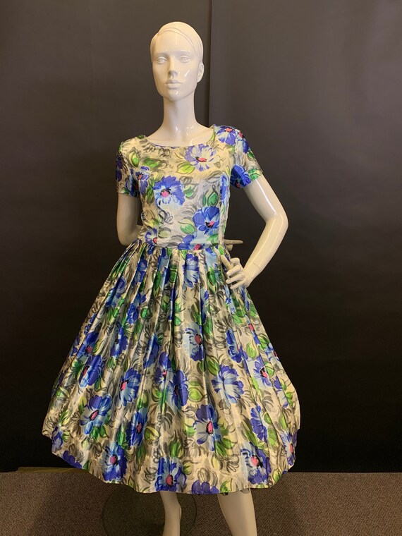 Stunning 50’s satin dress