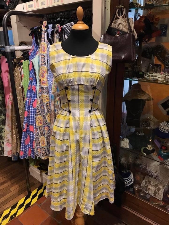 Gorgeous 1950’s textured cotton day dress - image 2