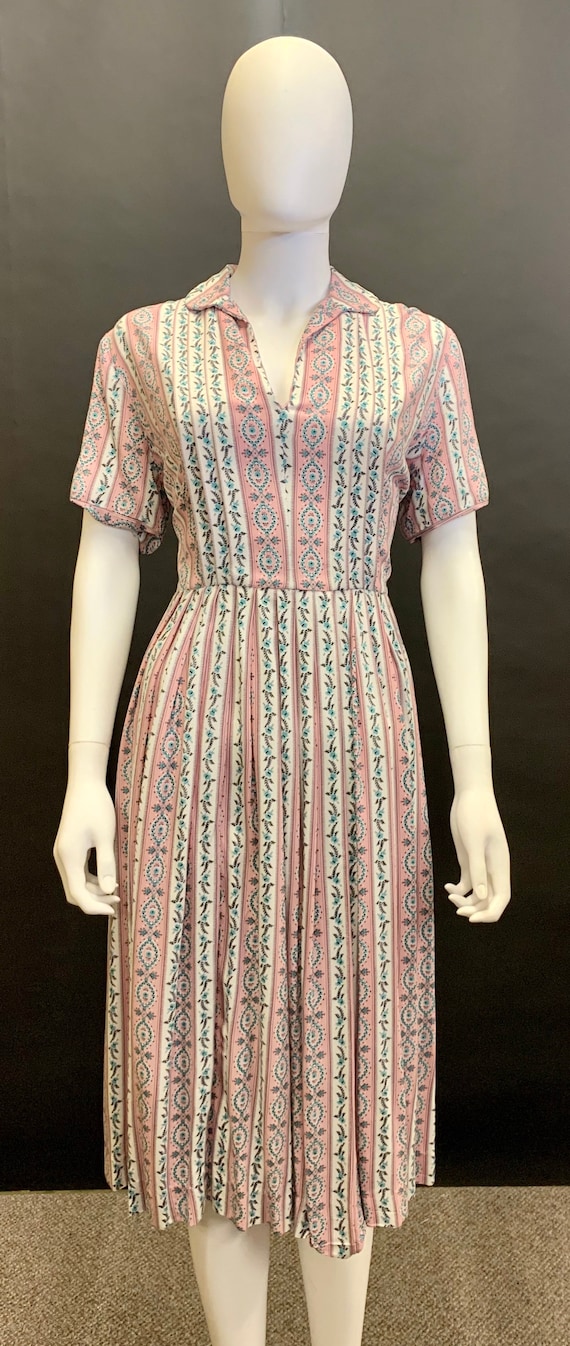Beautiful volup 1940s cotton day dress