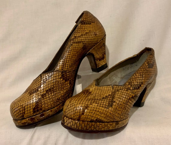1940s snakeskin pumps
