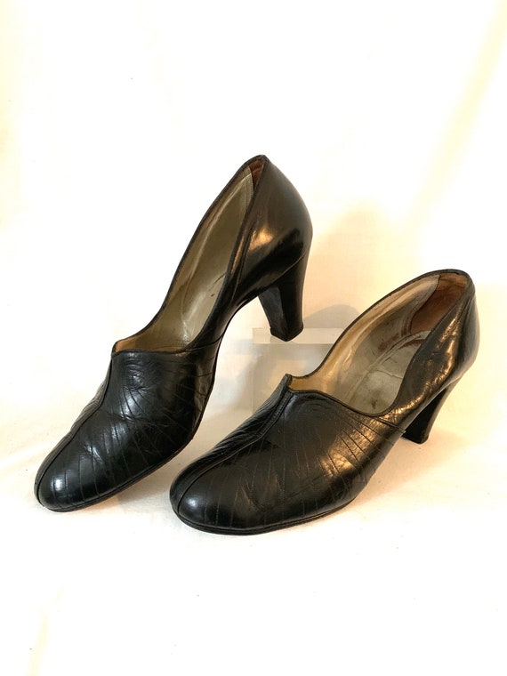 Early 40’s leather pump