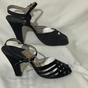 Beautiful 1940s satin dance shoes (approx uk 4.5)