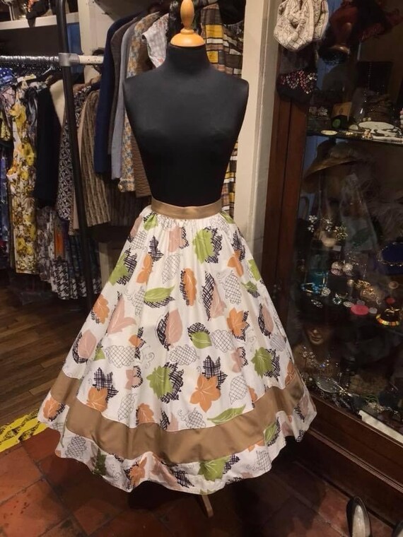 Pretty 1950s skirt - image 3