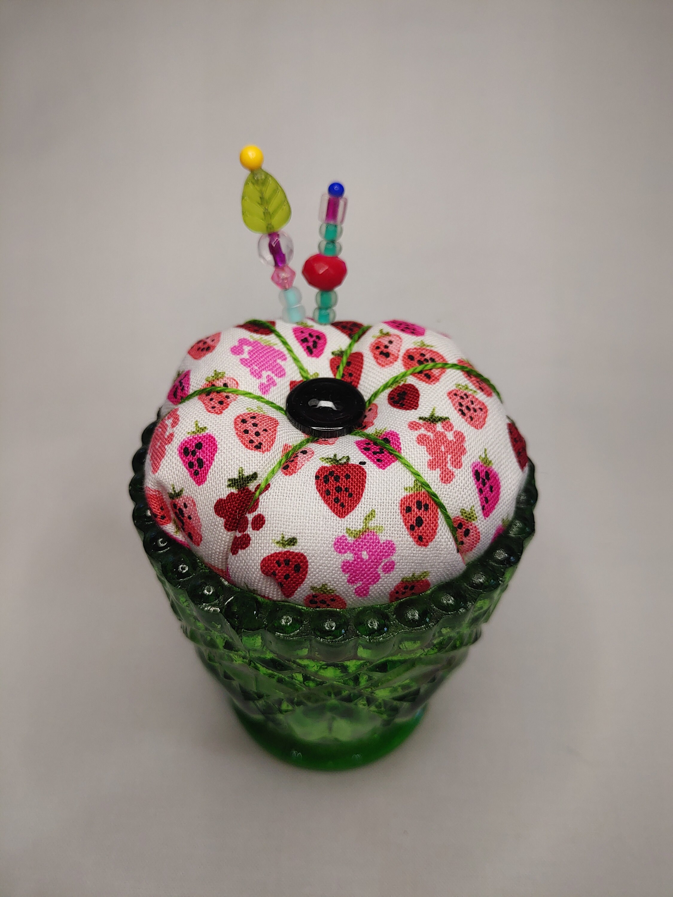 Glass Pin Cushion With Strawberry Fabric and Decorative Pins Etsy Denmark