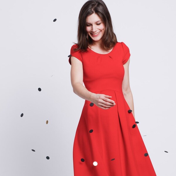 Midikleid Anni in weihnachtlichem rot mit Faltenrock und Rundhals