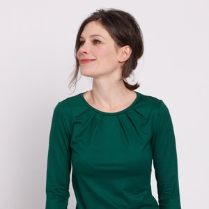 Shirt Dearest Darling with pleats at the neckline, blouse shirt in dark green with a round neck