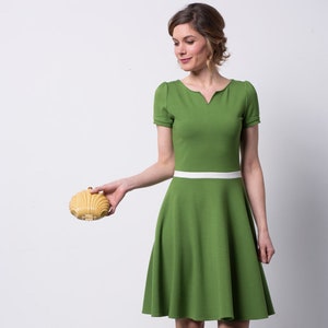Jersey dress "Lou" made of viscose jersey in pistachio green, 50s dress with circle skirt, keyhole and short sleeves