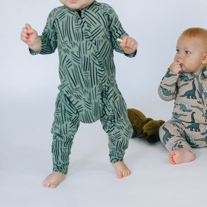 Green Dash Organic Baby Romper: Gender Neutral Zipper Outfit