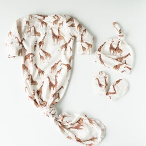 Giraffe Newborn Gown Set: Neutral Baby Outfit with Hat & Mittens