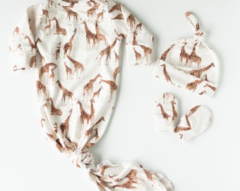 Giraffe Newborn Gown Set: Neutral Baby Outfit with Hat & Mittens