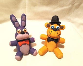 Adornos de fondant 3D de Five Nights at Freddy's. Freddy Fazbear y Bonnie, 10 cm de alto.