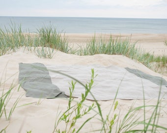 Color Block Beach Blanket made of Softened Linen