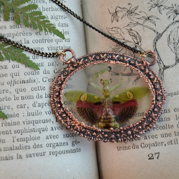 Collier pendendif Mante religieuse