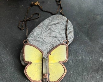 Collier véritable papillon et quartz plaqués en cuivre - electroformed butterfly necklace