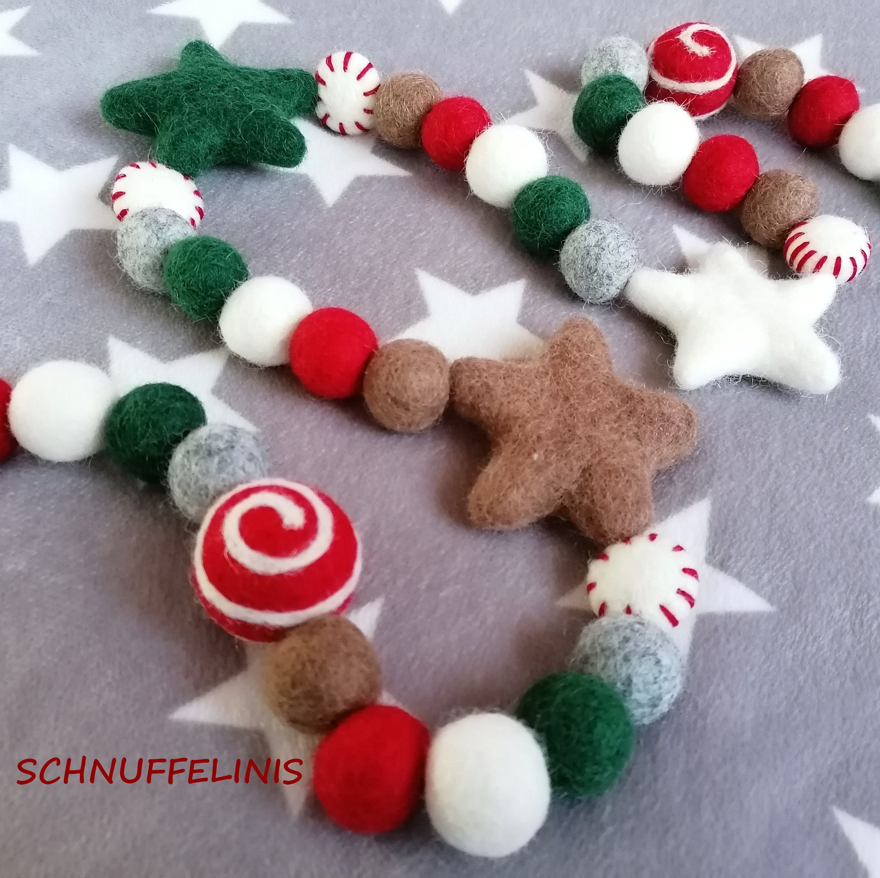 200 Pieces Felt Balls Christmas Pom Poms Craft Handmade Red Green White 3  cm Felted Beads for DIY Christmas Garland Xmas Decorations Art Crafts