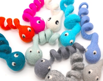 Cat toy Jolly, cat toy felted balls jollies with spiral tail, sustainable plastic-free cat toy, Jolly felted