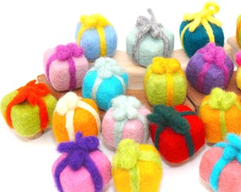 Felt gift ornaments for birthday wooden ring Grimms gift tags decoration, birthday ring figures, felt wool birthday toddler, happy Birtsday
