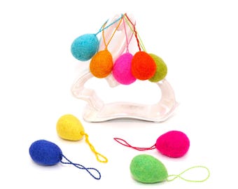 Huevos de Pascua de colores arcoíris, huevos de fieltro, huevos de Pascua, decoraciones de primavera, huevos de Pascua, arbustos de Pascua coloridos, Pascua Waldorf Montessori