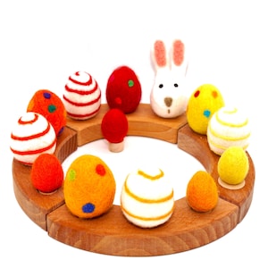 Uova di Pasqua in feltro per la tavola stagionale in primavera Pasqua, uova di Pasqua colorate blu turchese, figure plug-in Grimms