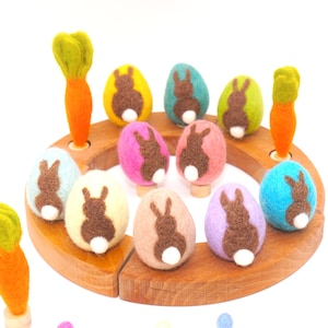 Uova di Pasqua in feltro per la tavola stagionale in primavera Pasqua, uova di Pasqua colorate blu turchese, figure plug-in Grimms