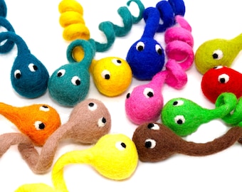 Cat toy Jolly, cat toy felted balls jollies with spiral tail, sustainable plastic-free cat toy, Jolly felted