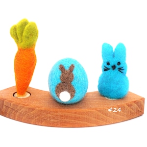 Uova di Pasqua in feltro per la tavola stagionale in primavera Pasqua, uova di Pasqua colorate blu turchese, figure plug-in Grimms