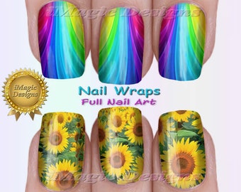 Op de afbeelding: Nagelwraps met een regenboogontwerp en een zonnebloemontwerp. De nagelwraps zijn full nail art en zijn ontworpen om op vingernagels te worden aangebracht.