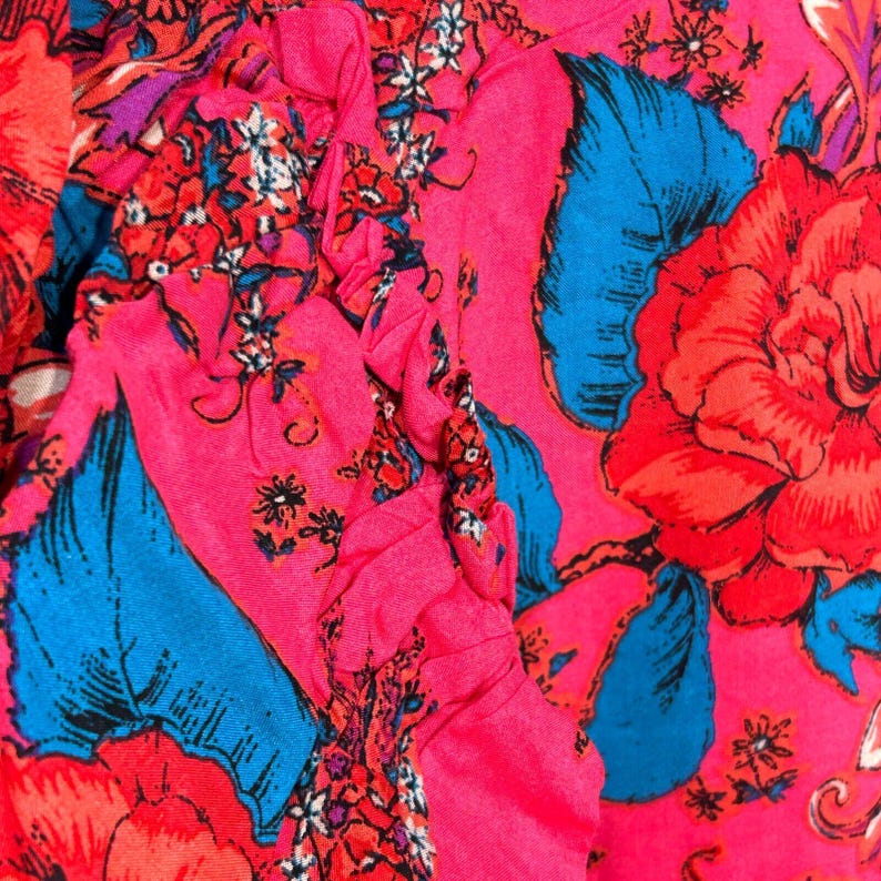 Vestido corto floral Yara de Free People, nuevo con etiquetas, color rosa, mangas fluidas con volantes y bolsillo, talla M. imagen 8