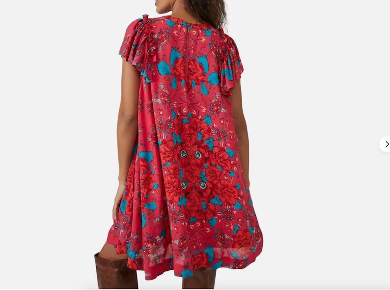 Vestido corto floral Yara de Free People, nuevo con etiquetas, color rosa, mangas fluidas con volantes y bolsillo, talla M. imagen 5