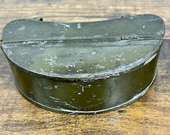 Vintage Bait Belt Box Metal Fishing Tackle Shakespeare